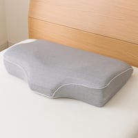 横向き寝も仰向け寝もラクな低反発まくら(ナチュラルフィットプレミアムP2304)