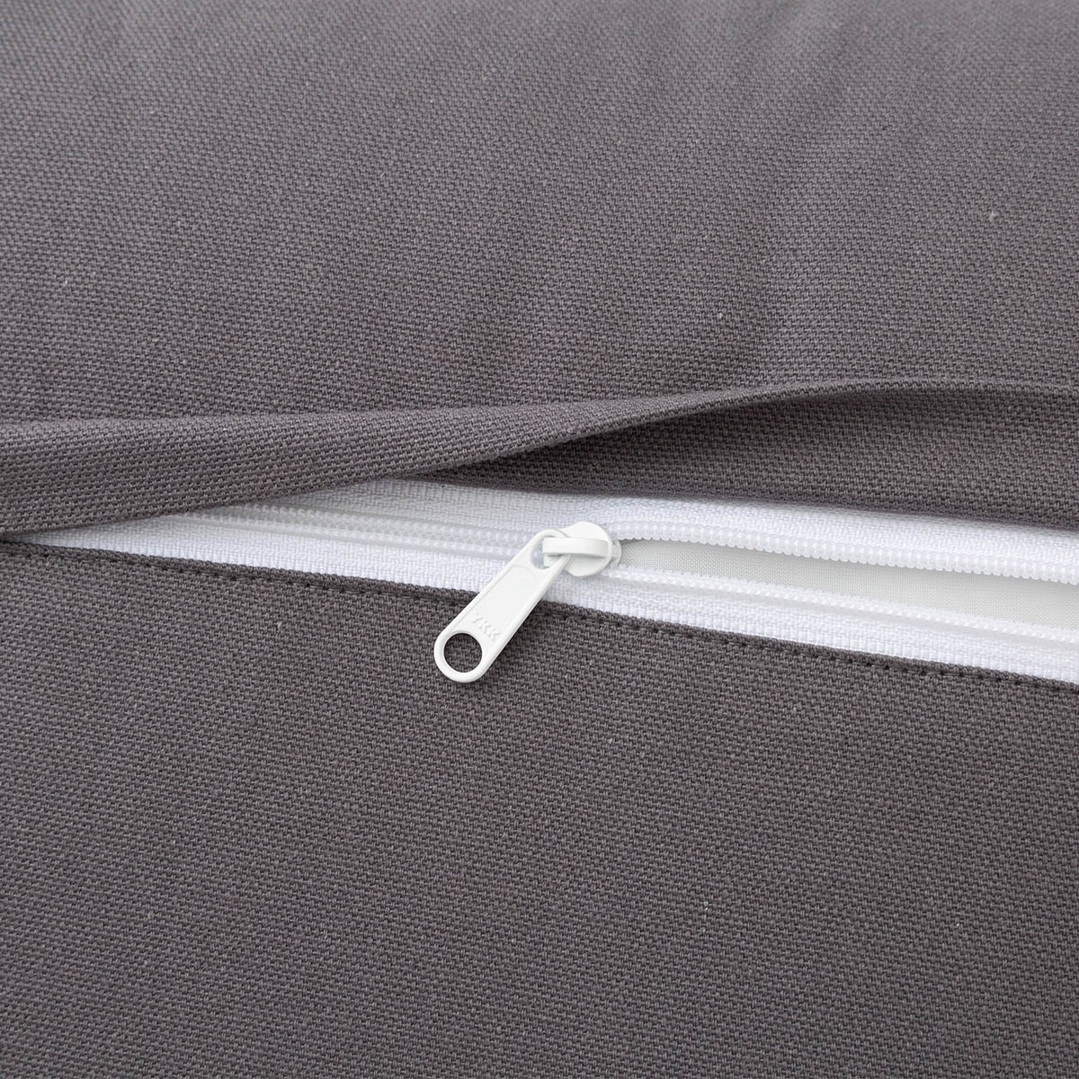 さえら　未使用品　ヒスクローネ　クッションカバーのみ　45×45 さえら 未使用品 ヒスクローネ クッションカバーのみ 45×45