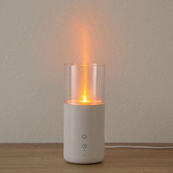 キャンドルの灯りに見えるアロマディフューザー(AR02 ホワイト) 1枚目画像