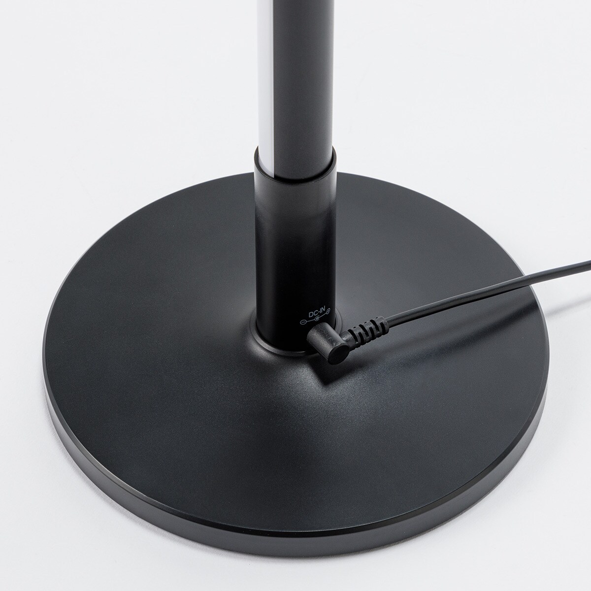 ⚫︎ニトリ　LED フロアランプ （YP001FL ホワイト）　新品 ⚫︎ニトリ LED フロアランプ （YP001FL ホワイト） 新品 - メルカリ
