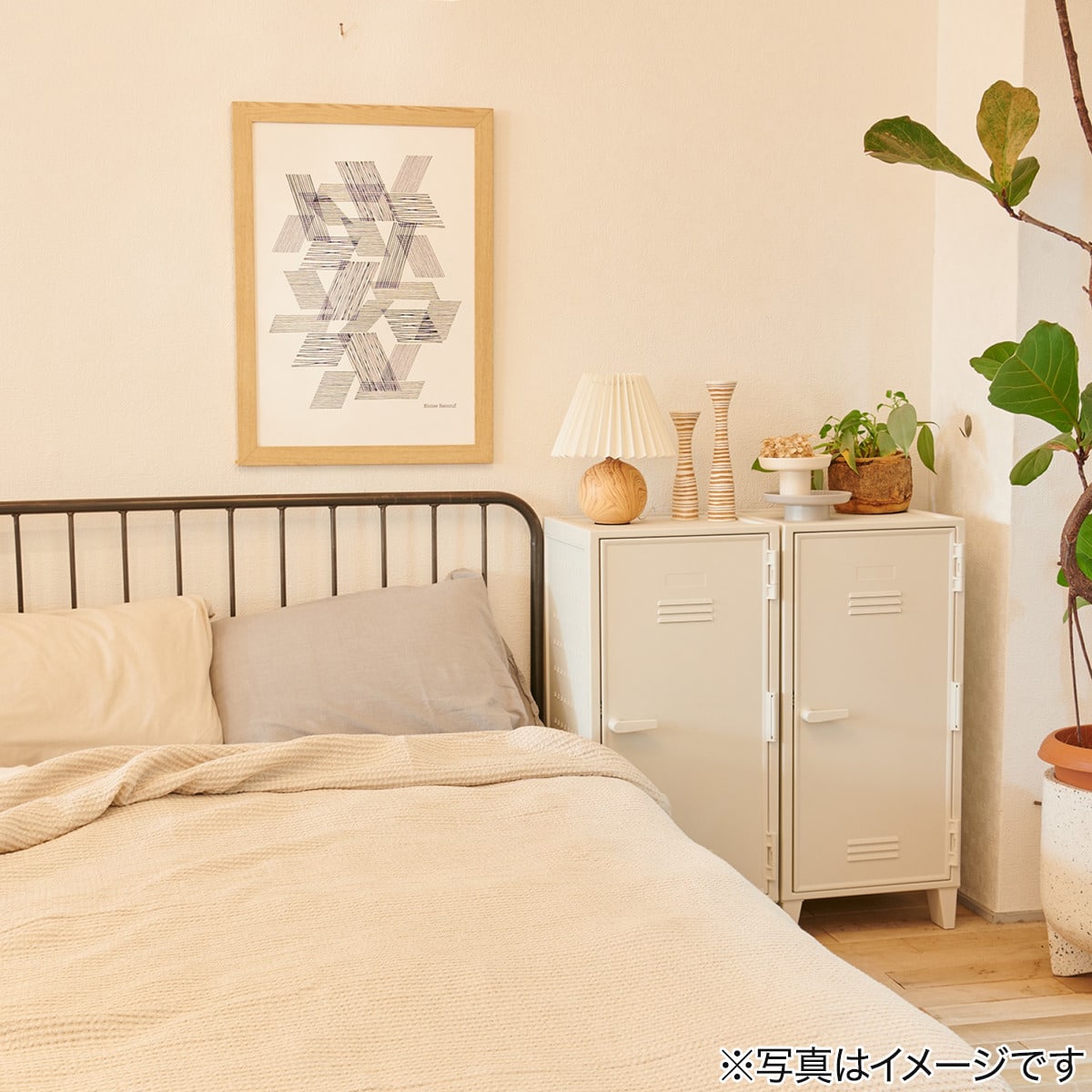 ◇◇ RETRO ビンテージ 硝子キャビネット B ◇◇ ヴィンテージテイストの樹脂製ロッカー型ペグキャビネット(NV