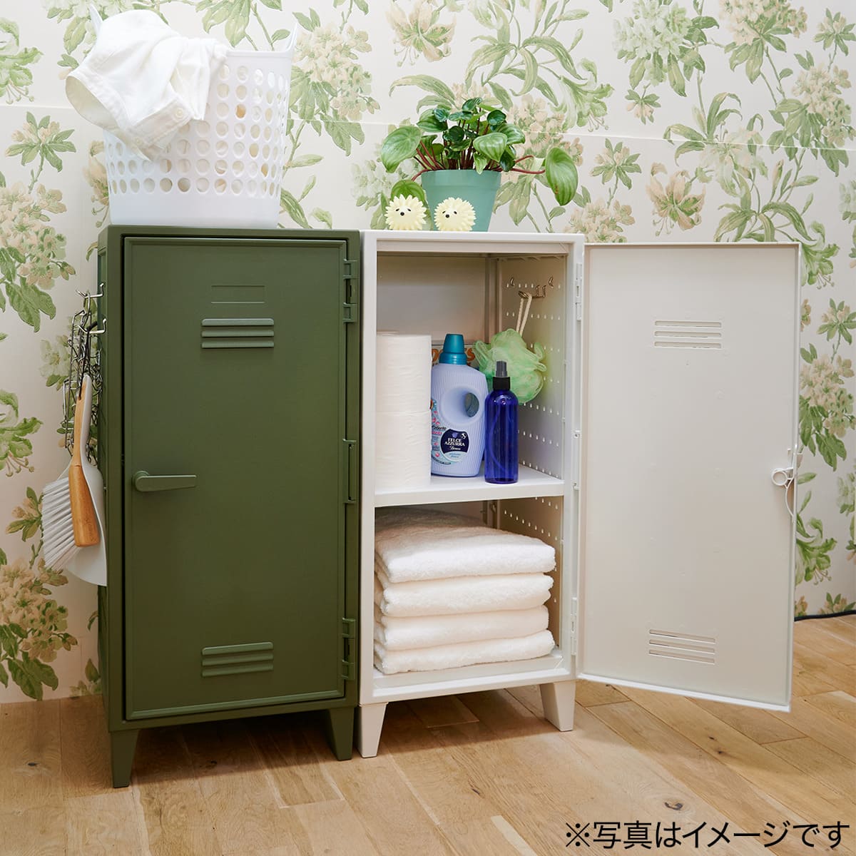 美品！ニトリスチール製キャビネット スチールキャビネット(上段オープン・下引違い戸 HOS-X 脚付きベース