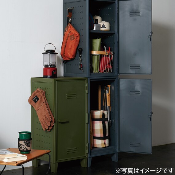 ヴィンテージテイストの樹脂製ロッカー型ペグキャビネット(GR 