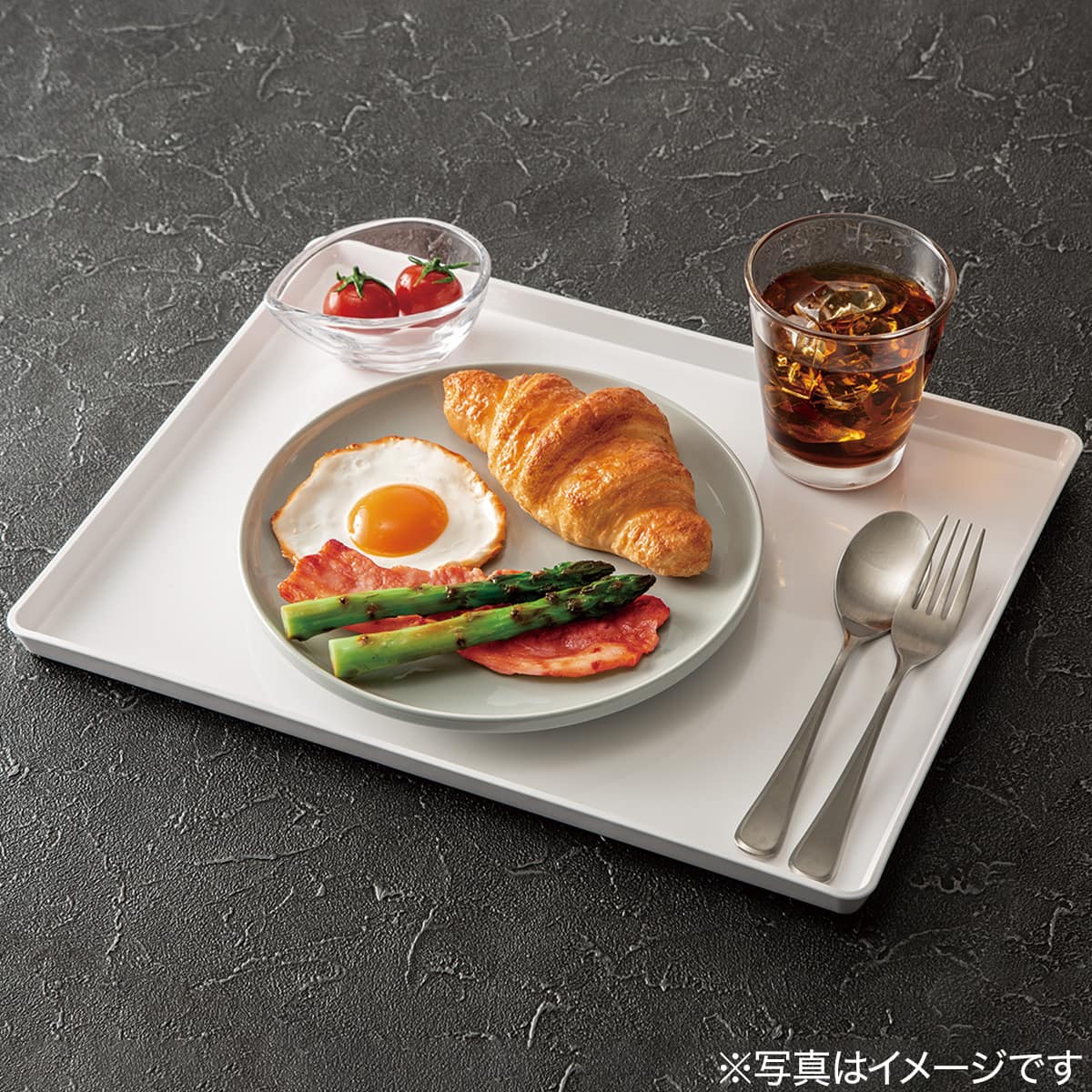 そのままレンジで使える すべりにくいトレー Mサイズ(ホワイト