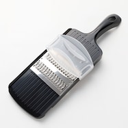 軽い力で素早くできる千切り器(2mm)