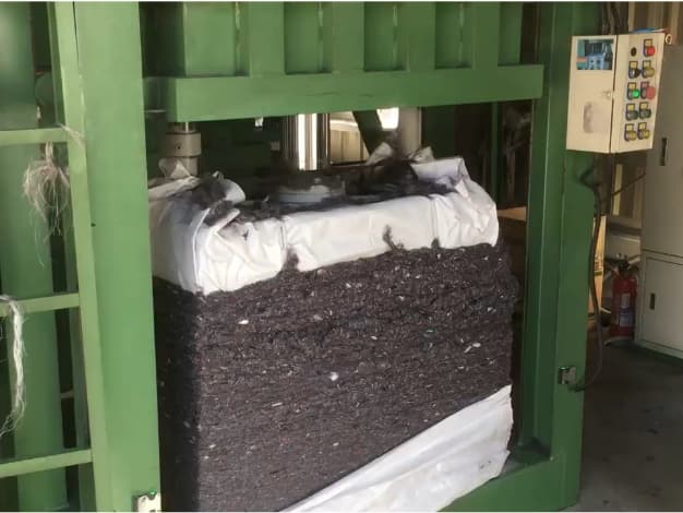 機械で加工し、フェルト状へ