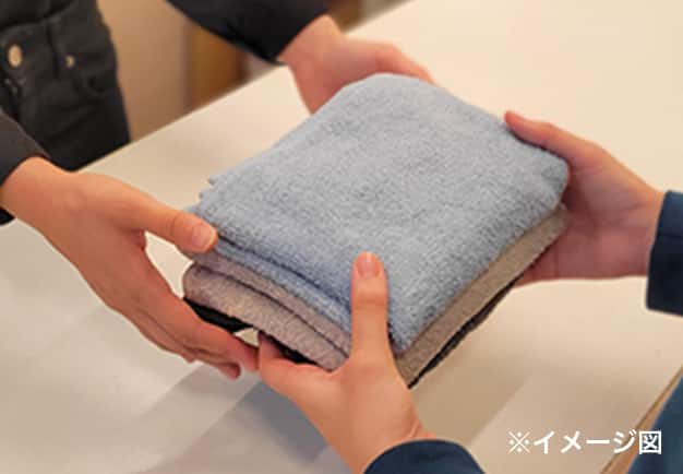 お客様からタオルを回収する