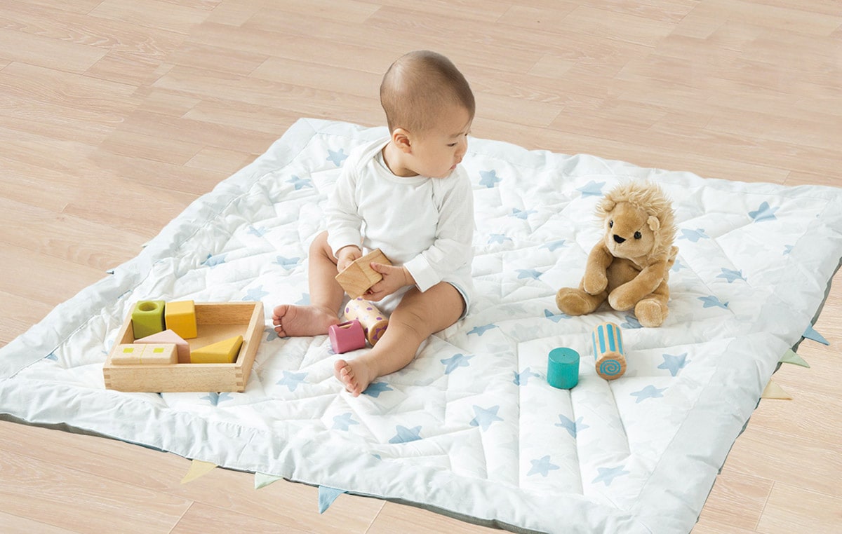 赤ちゃんにとって心地の良いものを、ママにうれしい価格でご用意。コーディネートしやすい、やわらかなカラーとデザインにこだわりました。