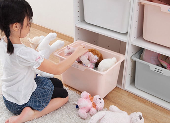 カラーボックスにポイポイ入れるだけの楽しい収納