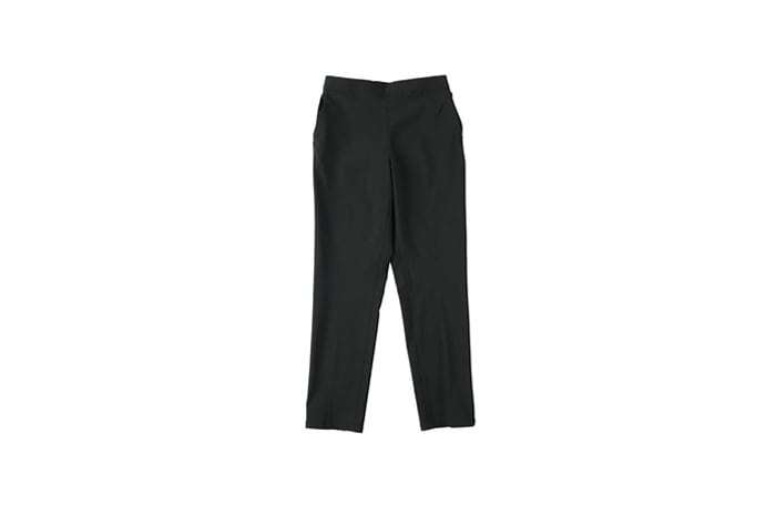 色褪せしにくい黒パンツ テーパード