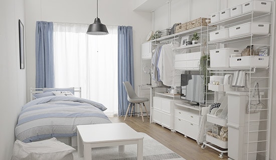 好みの色のお部屋に一気にイメチェンできるファブリックの色替え。カーテン、ベッドカバリングなど面積の広いものを変えると効果的。