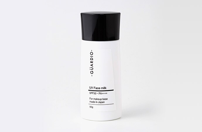 GUARDIO〈ガーディオ〉のUVミルクは、SPF50 PA++++なのに、紫外線吸収剤不使用のノンケミカル処方。紫外線以外の環境ダメージ※1からも、あなたの肌を守ります。