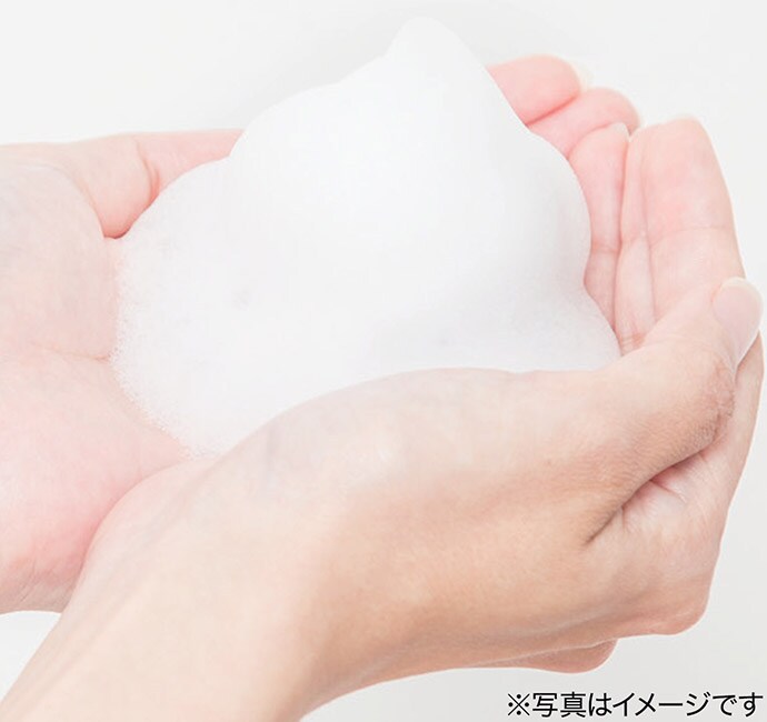 せっかくのスキンケアも、ステップが多く毎日の負担になっては意味がないと考えました。GUARDIO〈ガーディオ〉は簡単3ステップ。守る・洗う・潤す、これだけ。