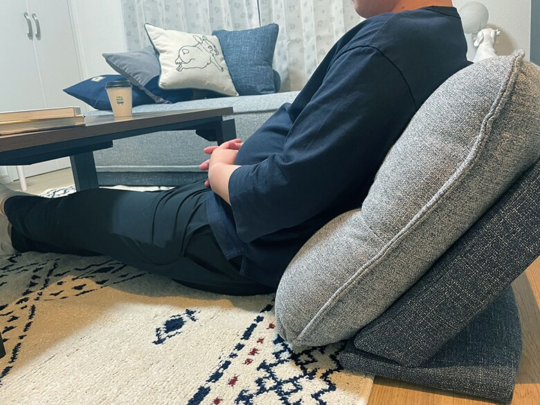 地べたに置いて、座椅子代りに。これからの季節、こたつとの併用に。