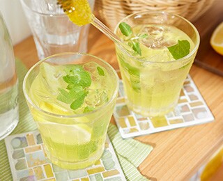 レモンとミントのビタミンカラーで春気分を盛り上げて。