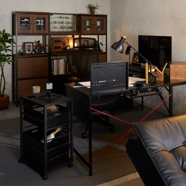 コレクションや仕事のものはスッキリとひとまとめに収納。 Living room 01
