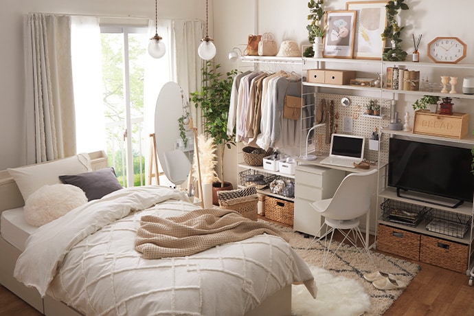 服も小物もきれいにしまって使いやすく。ファッションを楽しむお部屋。