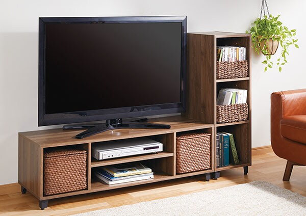 2つ組み合わせて補強脚を付けてテレビボードに。