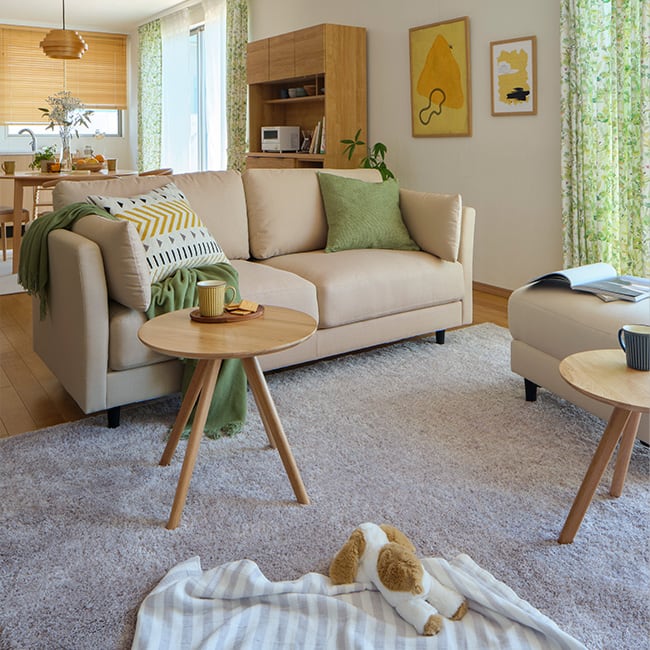 丸みのある家具や汚れに強い素材で安心。 Living room 01
