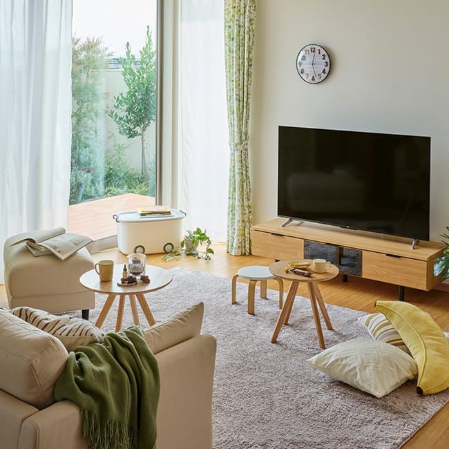 丸みのある家具や汚れに強い素材で安心。 Living room 02