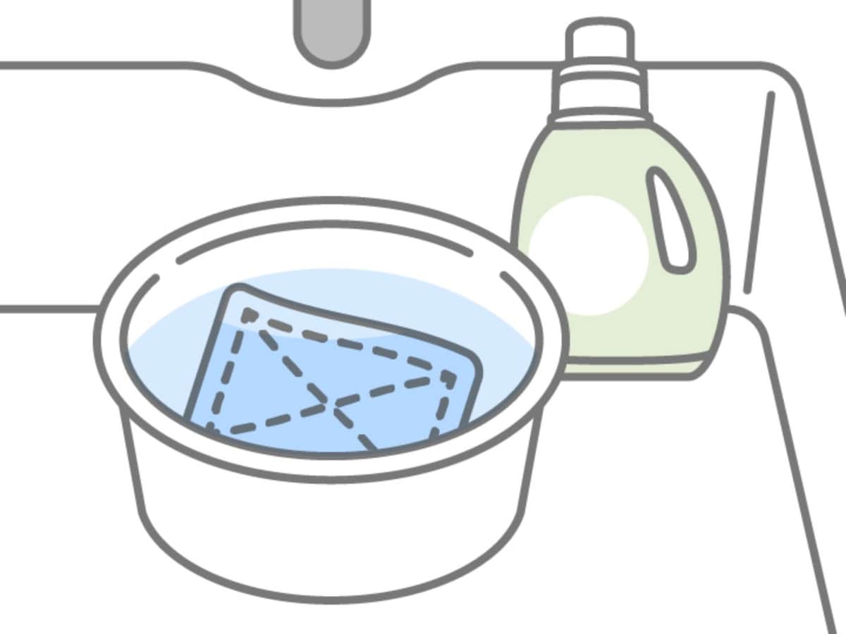 ふきんの嫌なニオイを防ぐためには、定期的に漂白剤につけ置きすることが効果的
