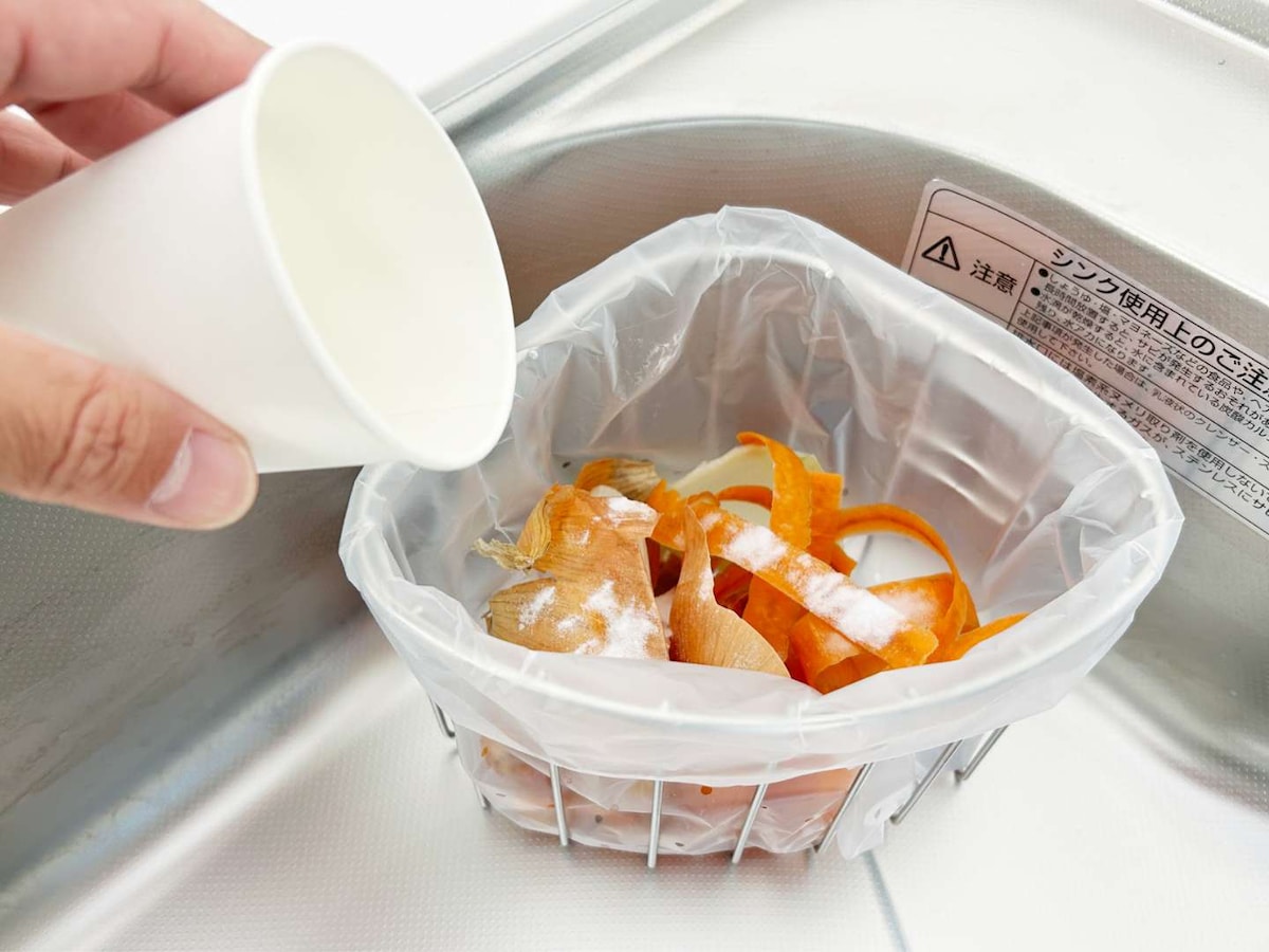 生ゴミに重曹を振りかけてから捨て