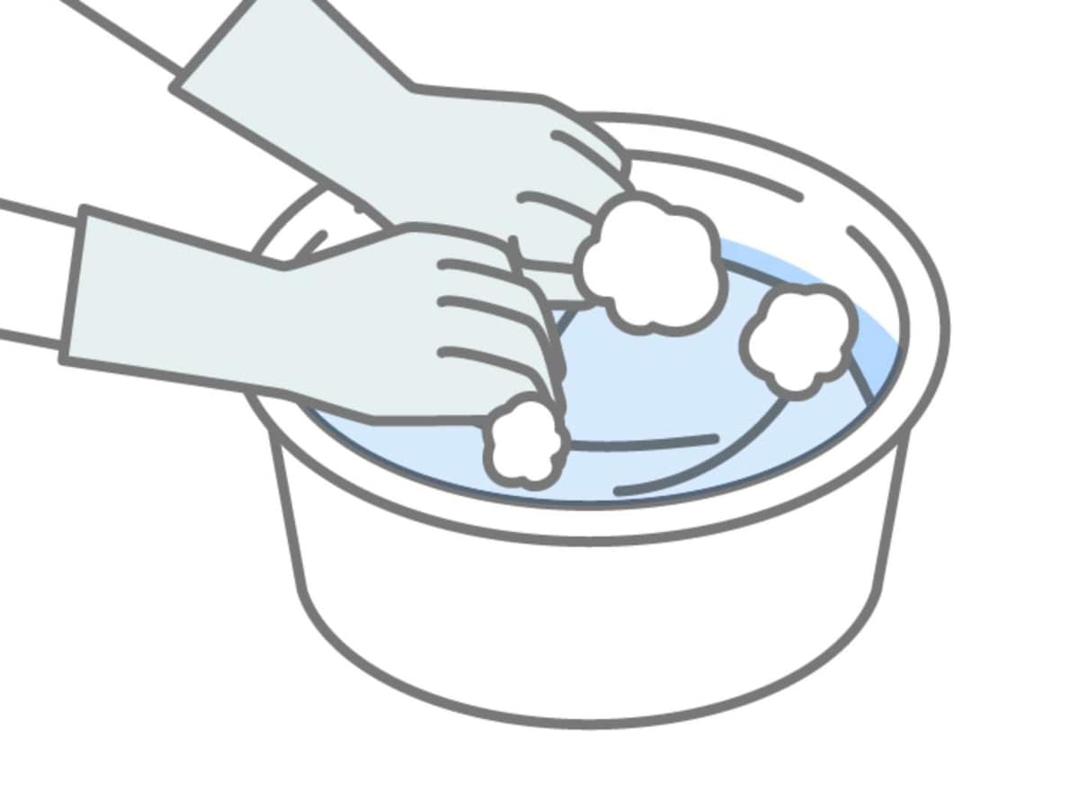 使用が問題なければ、40~50℃のお湯に酸素系漂白剤を適量入れ、20~30分程度浸け置きしましょ