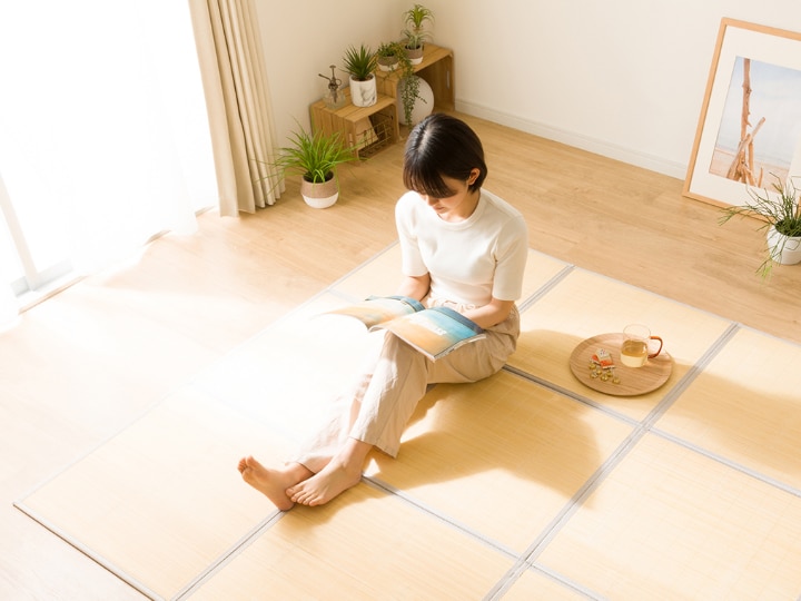 昼間など明るい時間は電気をつけず自然光で過こす