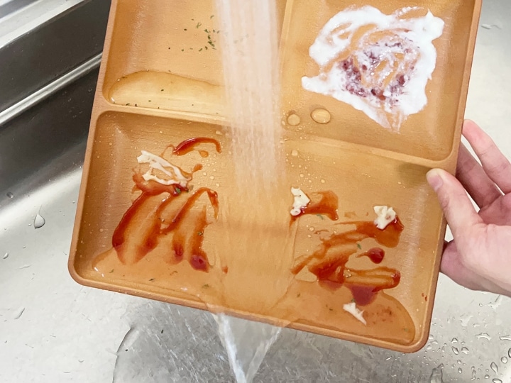 撥水加工を施しているので汚れがすぐ落ち、洗い物があっという間に終わります