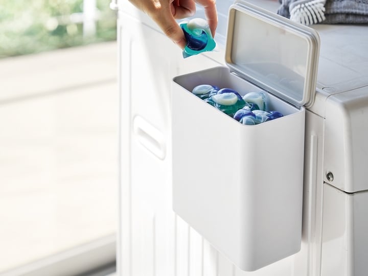 「洗剤ボールストッカー」は洗濯機にマグネットでつけられるので、使い勝手良く無駄な動作もうまれません