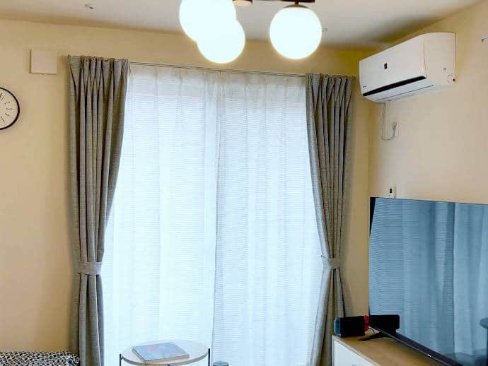 カーテンもニトリの「Living in Comfort」シリーズで揃えました。