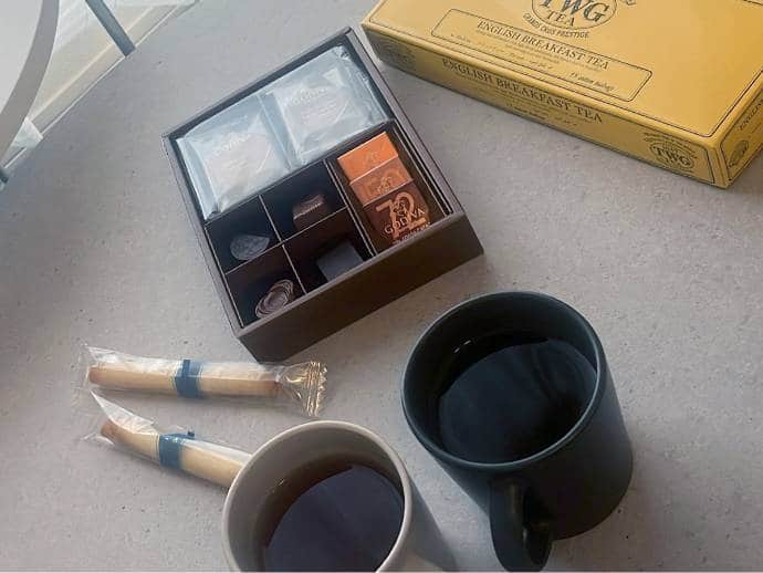 その時にこのセンターテーブルで写真を撮るとモダンなカフェで過ごしているかのようなオシャレな写真が撮れるのですごく気に入っています。
