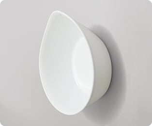 壁付け収納で、中の水が自然に切れて衛生的！