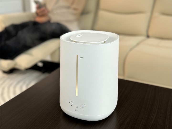 加湿器をつけてくつろぐ