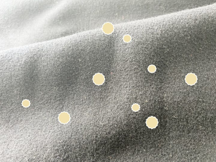 表面に凸凹のある素材は花粉が付着しやすい
