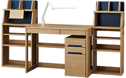 デスクと本棚を分けてレイアウト