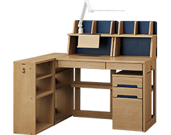 天板を広く組み、効率よくお勉強