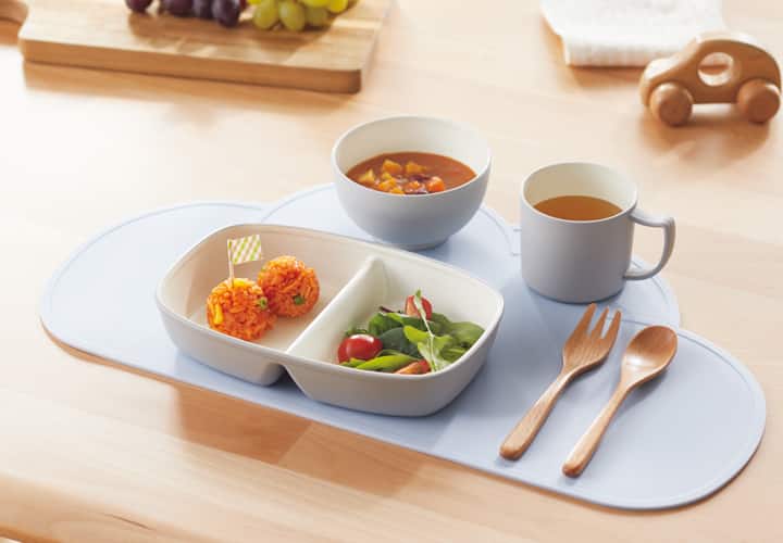 自分の食器でとびきり笑顔の食事タイムに。