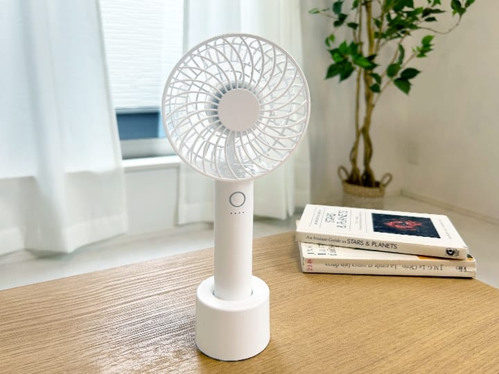 スタンドに設置して卓上ファン