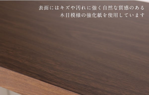 先端に向けて少し細くなっていくスッキリしたフォルムの4本脚