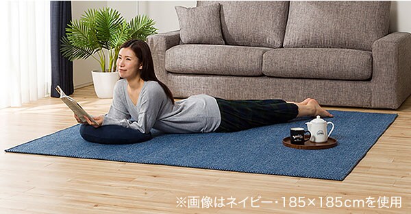 ヘリンボーン柄のジャガード織ラグ