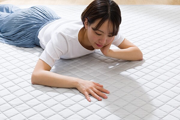 通気性が良い洗える接触冷感ラグ(NクールSP n-s GY TC08)