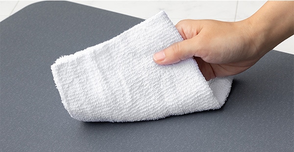 Soft bath mat with diatomaceous earth