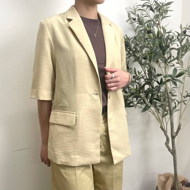 真夏まで頼れる、軽やか半袖ジャケットコーデ