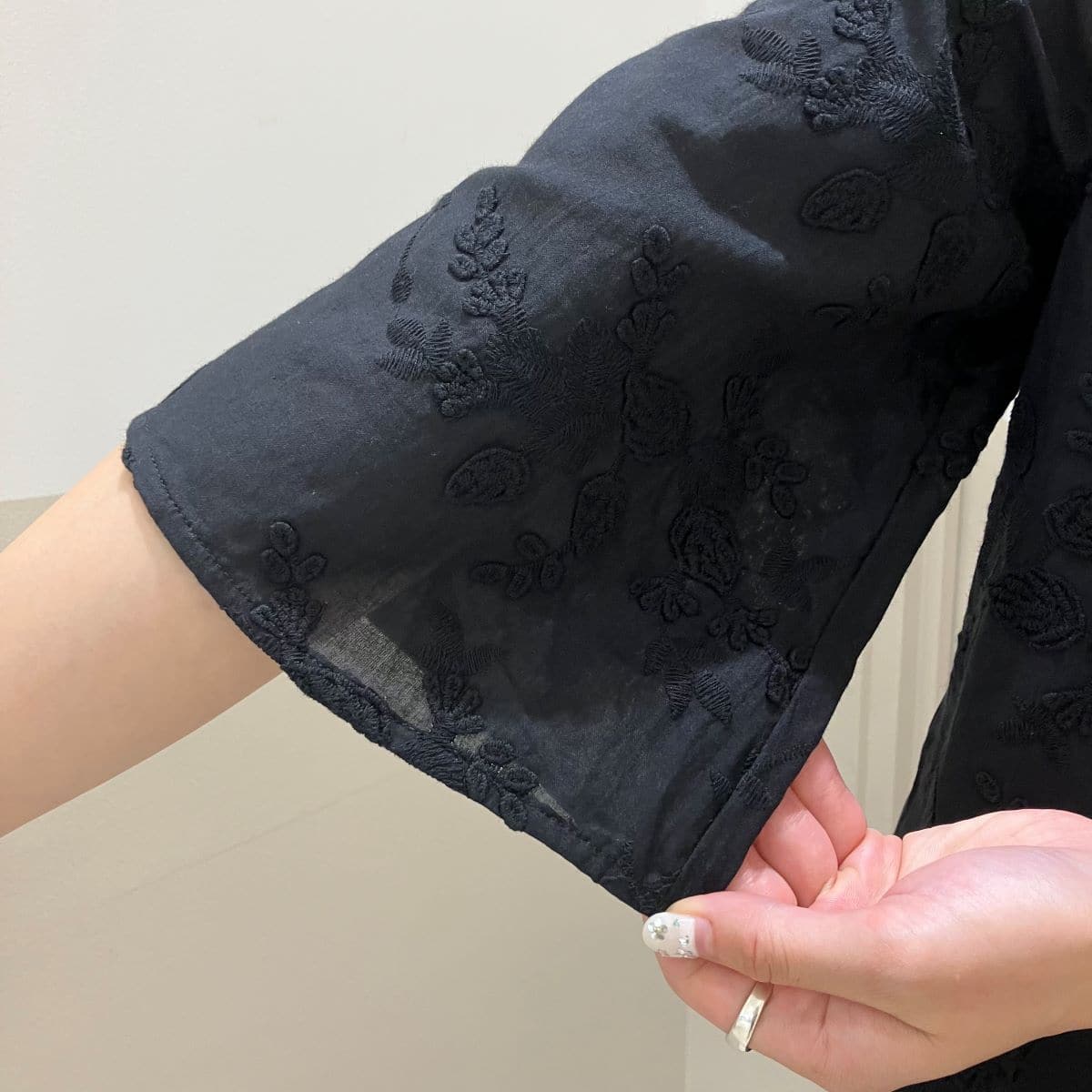 3D刺繍綿ローンブラウス