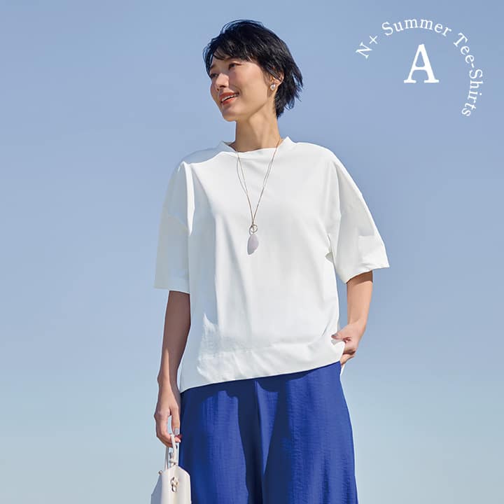 汗じみ防止UVカットプチハイネックTシャツを着た女性の画像