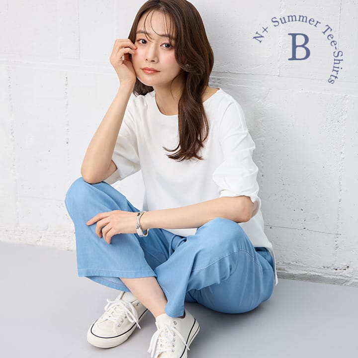 汗じみ防止UVカットボリューム袖Tシャツを着た女性の画像
